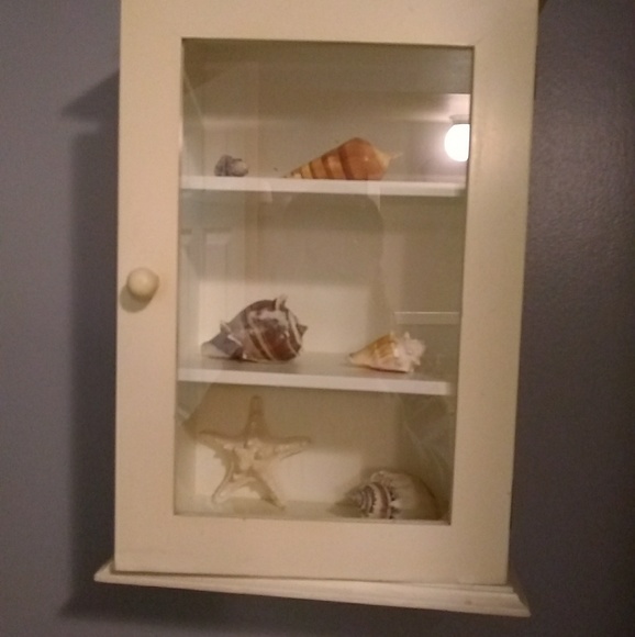 Bathroom decor - Picture 2 of 4